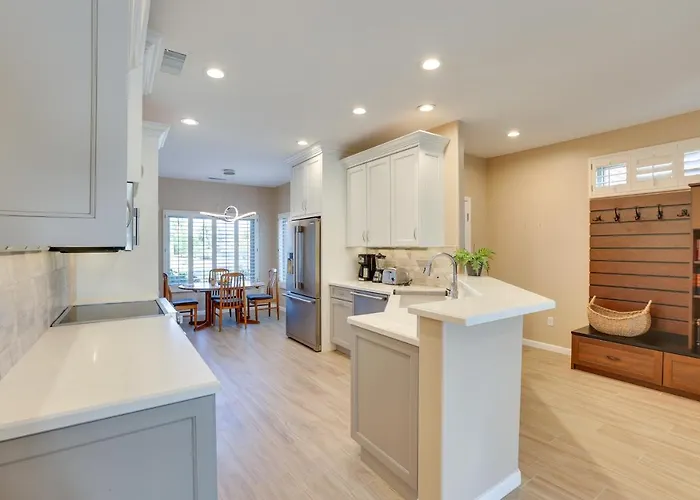 Hike & Golf! Extended W/ Pool Access Holiday home Surprise