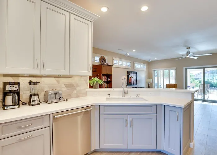 Hike & Golf! Extended W/ Pool Access Holiday home