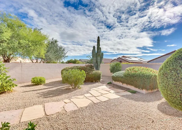 Hike & Golf! Extended W/ Pool Access Holiday home Surprise