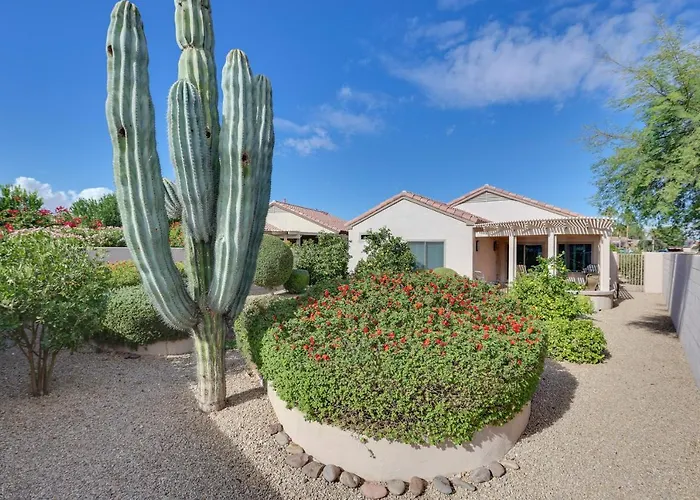 Hike & Golf! Extended W/ Pool Access Holiday home